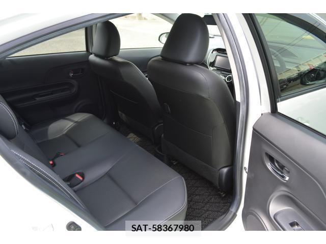 Toyota AQUA 2017-10 8283240-4
