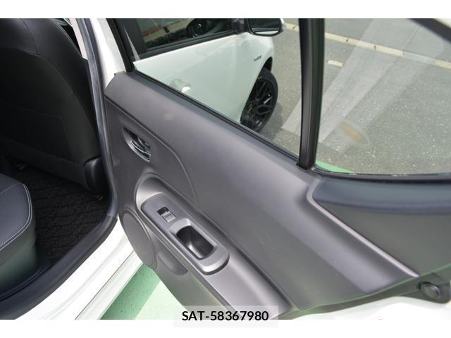 Toyota AQUA 2017-10 8283240-6