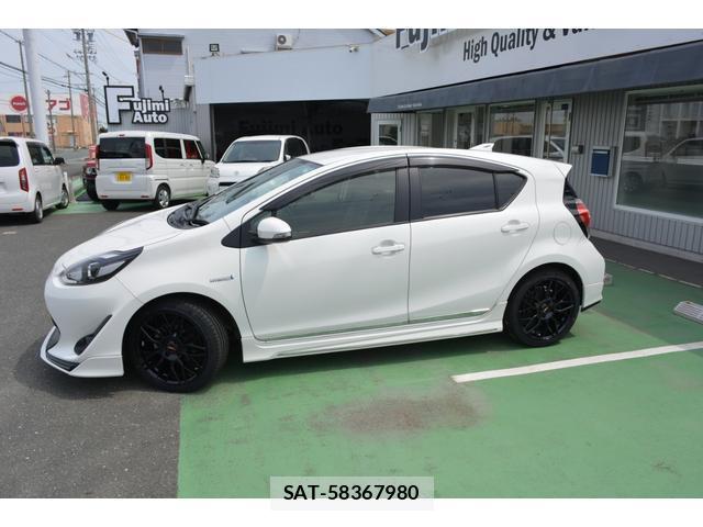 Toyota AQUA 2017-10 8283240-7