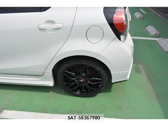 Toyota AQUA 2017-10 8283240-8