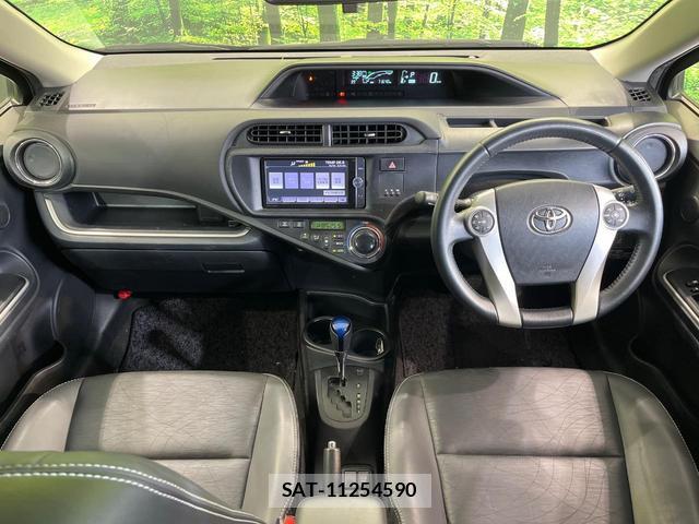 Toyota AQUA 2014-05 8283271-1
