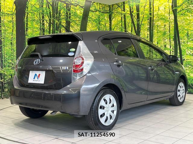 Toyota AQUA 2014-05 8283271-16