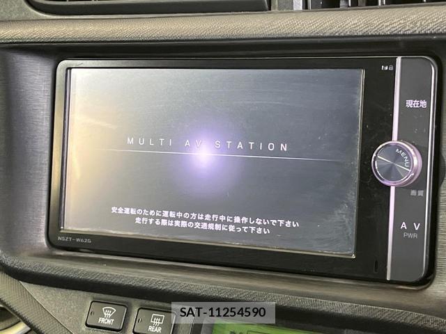 Toyota AQUA 2014-05 8283271-2