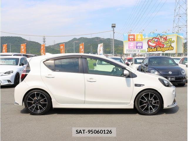 Toyota AQUA 2017-05 8283411-10