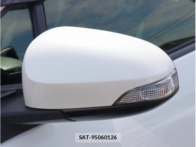 Toyota AQUA 2017-05 8283411-15