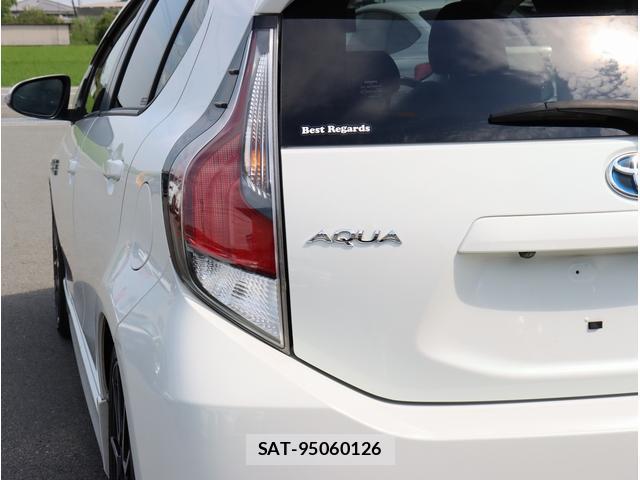 Toyota AQUA 2017-05 8283411-16