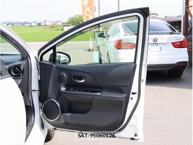 Toyota AQUA 2017-05 8283411-19
