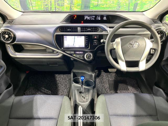 Toyota AQUA 2015-08 8283482-1