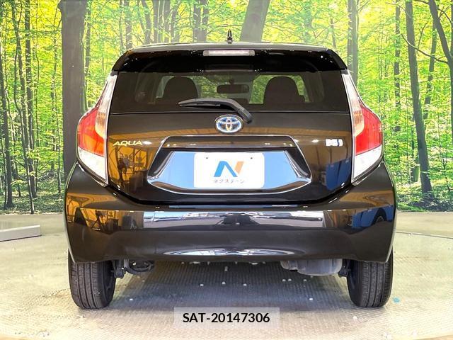 Toyota AQUA 2015-08 8283482-13