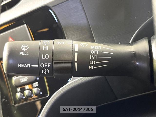 Toyota AQUA 2015-08 8283482-19