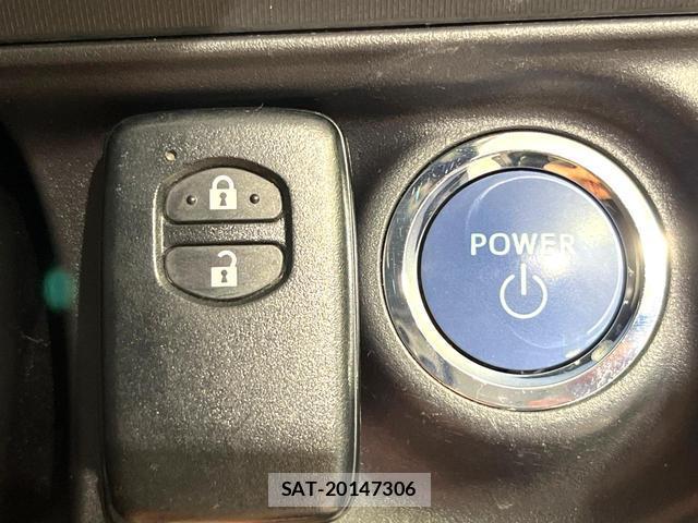 Toyota AQUA 2015-08 8283482-3
