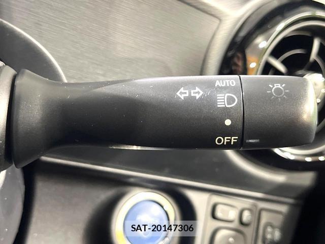 Toyota AQUA 2015-08 8283482-4