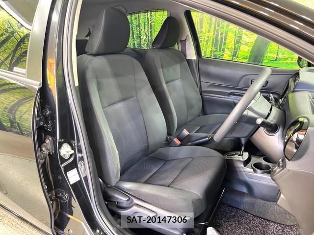 Toyota AQUA 2015-08 8283482-6