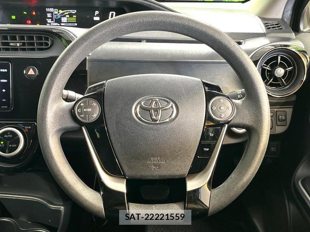 Toyota AQUA 2018-07 8283485-10