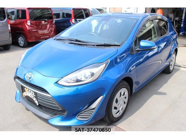 Toyota AQUA 2018-02 8283515-12