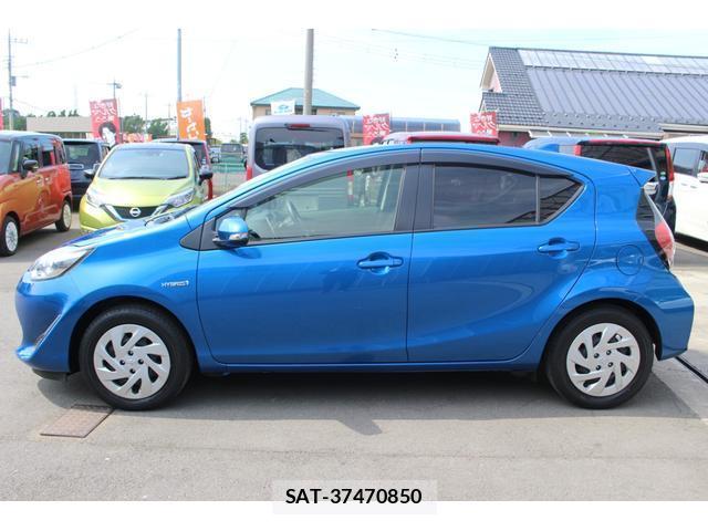 Toyota AQUA 2018-02 8283515-14