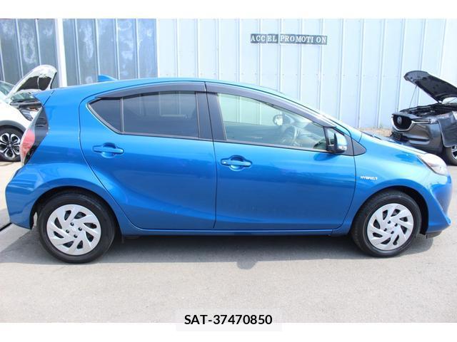 Toyota AQUA 2018-02 8283515-15