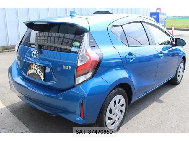 Toyota AQUA 2018-02 8283515-16