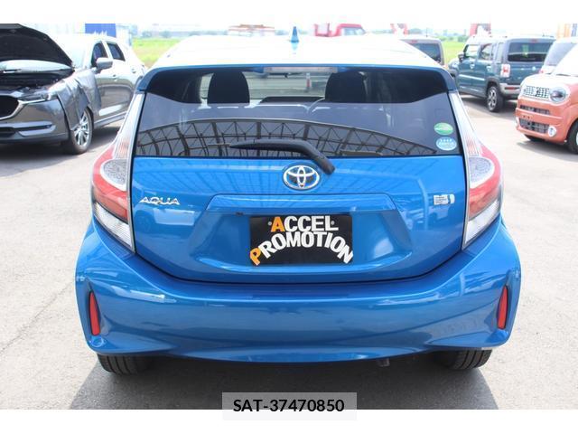 Toyota AQUA 2018-02 8283515-17