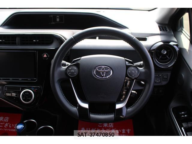 Toyota AQUA 2018-02 8283515-18