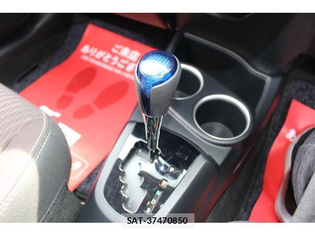Toyota AQUA 2018-02 8283515-7