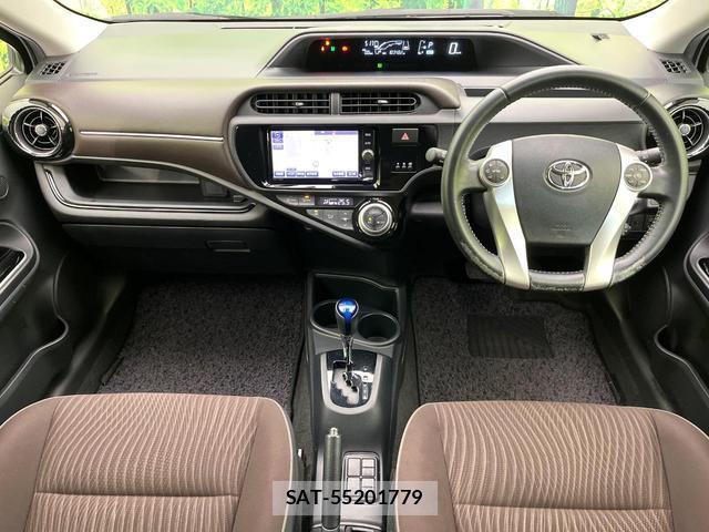Toyota AQUA 2017-03 8283609-1