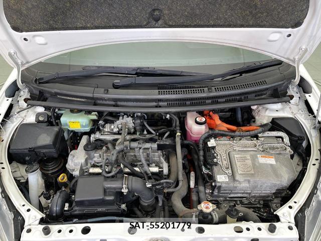 Toyota AQUA 2017-03 8283609-17