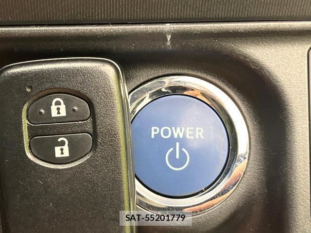 Toyota AQUA 2017-03 8283609-5