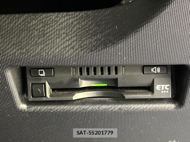 Toyota AQUA 2017-03 8283609-6