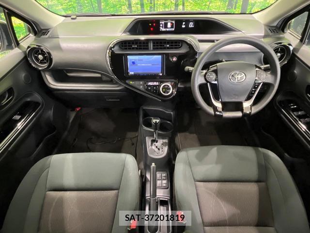 Toyota AQUA 2018-12 8283658-1
