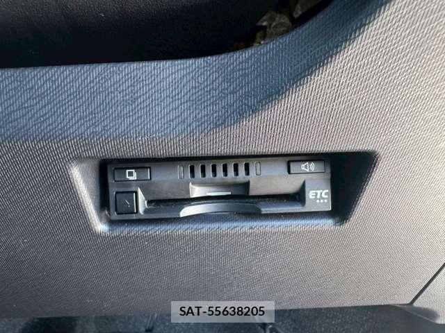 Toyota AQUA 2019-07 8283959-18