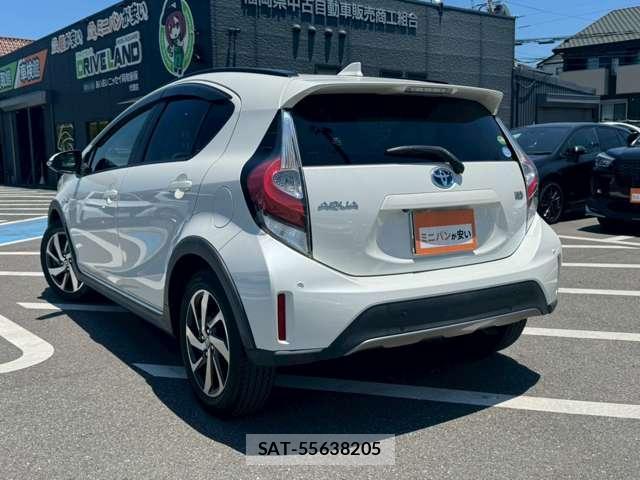 Toyota AQUA 2019-07 8283959-6