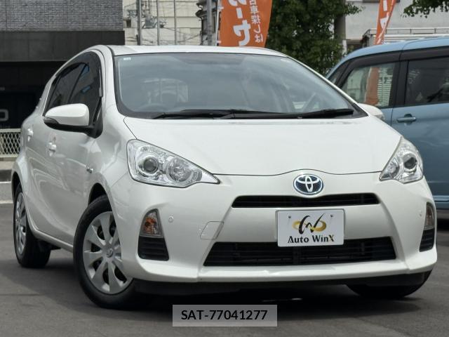 Toyota AQUA 2012-09 8284097-1