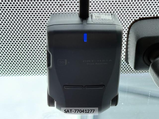 Toyota AQUA 2012-09 8284097-10