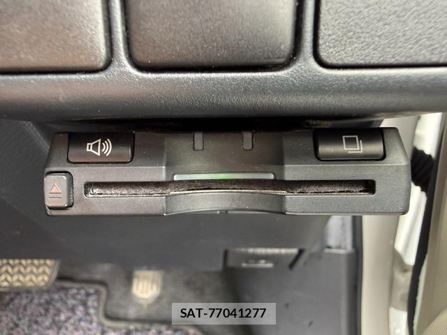Toyota AQUA 2012-09 8284097-11