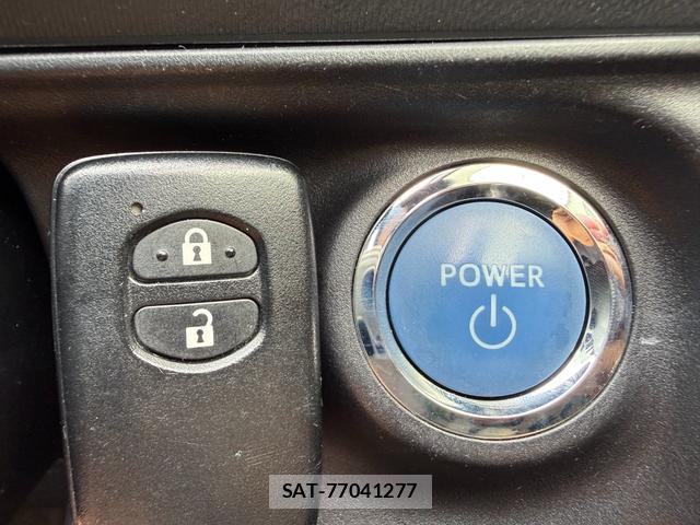 Toyota AQUA 2012-09 8284097-12