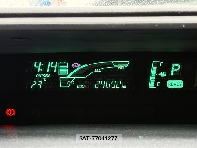 Toyota AQUA 2012-09 8284097-14