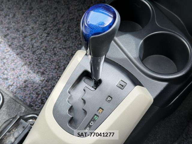 Toyota AQUA 2012-09 8284097-17