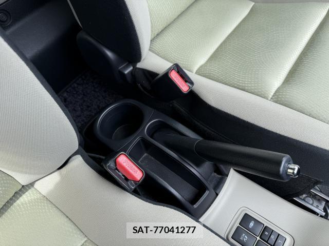 Toyota AQUA 2012-09 8284097-19