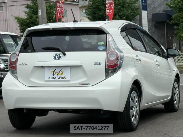 Toyota AQUA 2012-09 8284097-2