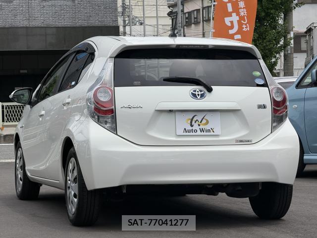 Toyota AQUA 2012-09 8284097-3