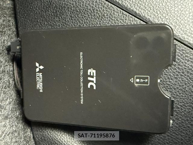 Toyota AQUA 2022-06 8284098-14