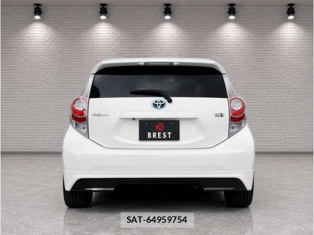 Toyota AQUA 2013-02 8284173-3