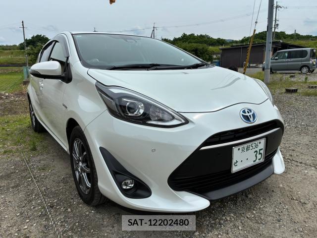 Toyota AQUA 2018-11 8284223-1