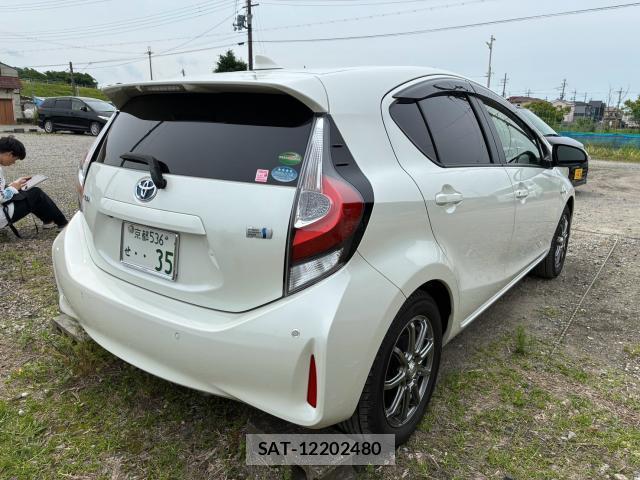 Toyota AQUA 2018-11 8284223-10