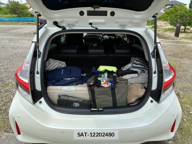 Toyota AQUA 2018-11 8284223-11