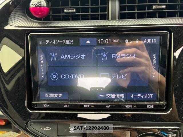 Toyota AQUA 2018-11 8284223-12