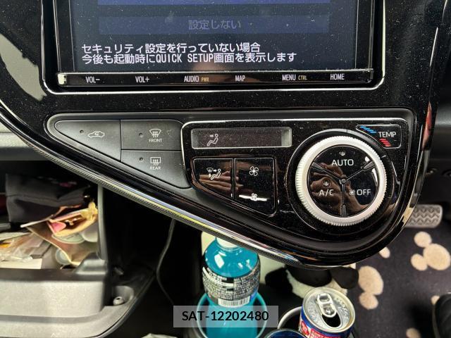 Toyota AQUA 2018-11 8284223-14