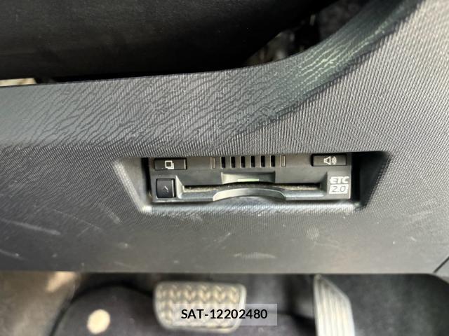 Toyota AQUA 2018-11 8284223-15