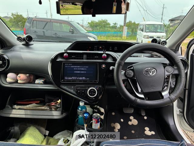 Toyota AQUA 2018-11 8284223-2